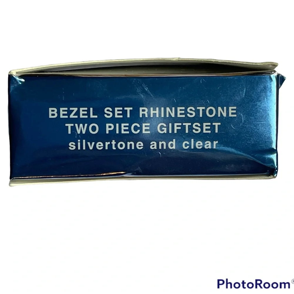 Avon bezel rhinestone and silver tone necklace and earrings set NWOT NOS